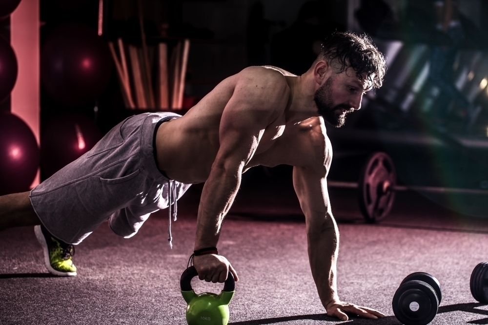 Training cross fit in the gym