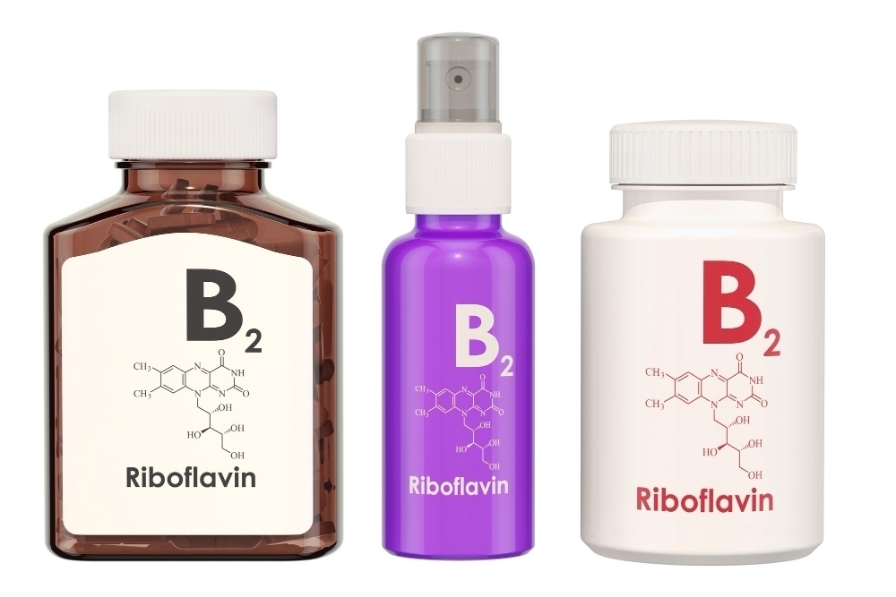 Vitamin B2 thiamine Medical bottles with pills and spray bottle 3D rendering
