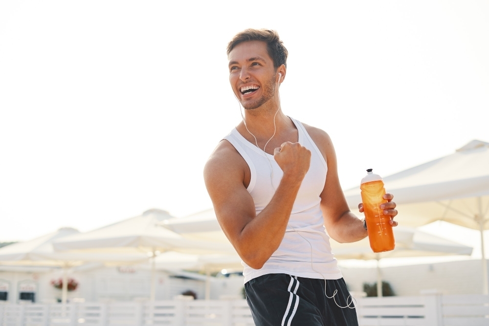 glad-man-tranar-med-shaker2