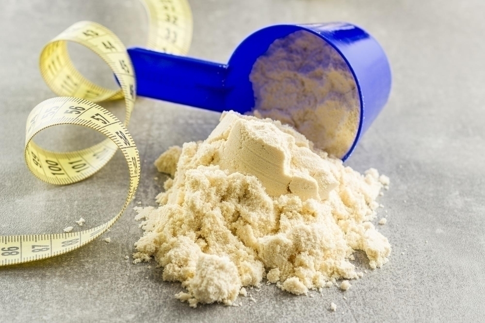 whey-protein-powder-scoop-measuring-tape-1