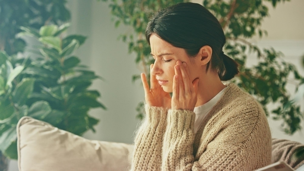 woman with migraines needing riboflavin